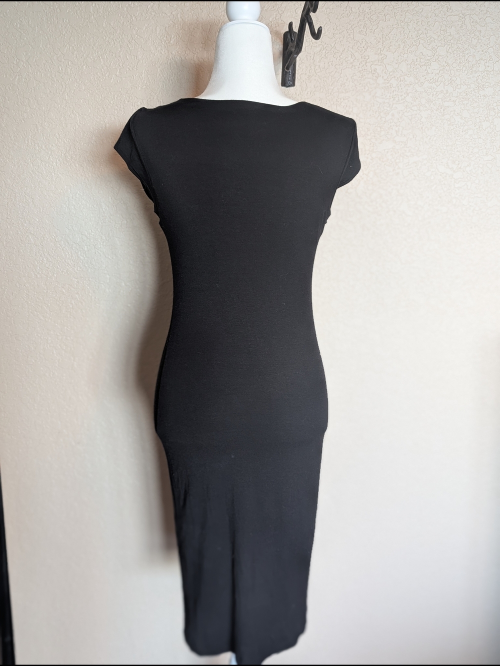 Velvet Torch Black Cap Sleeve Midi Bodycon Dress - Picture 2 of 3